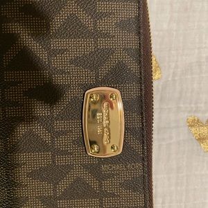 Michael Kors jet set wallet